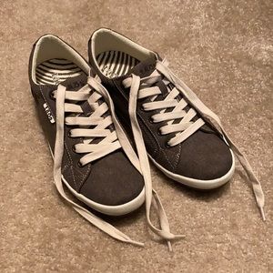 Taos taupe sneakers